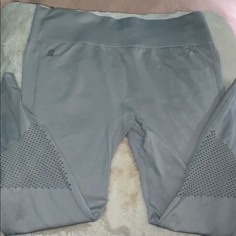 Fabletics grey cropped leggings